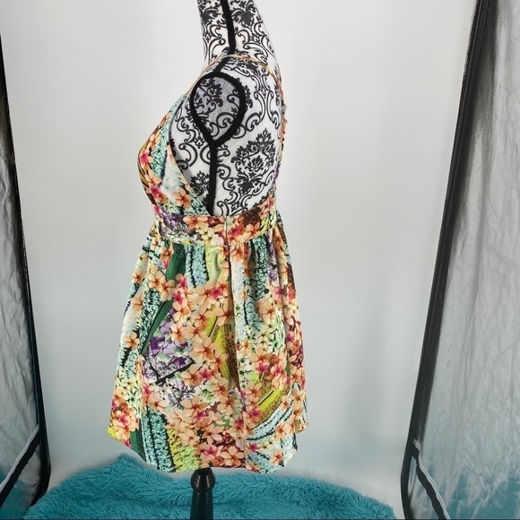 main strip Hawaiian floral cross back deep plunge V-neck dress cross back dress - Picture 5 of 9